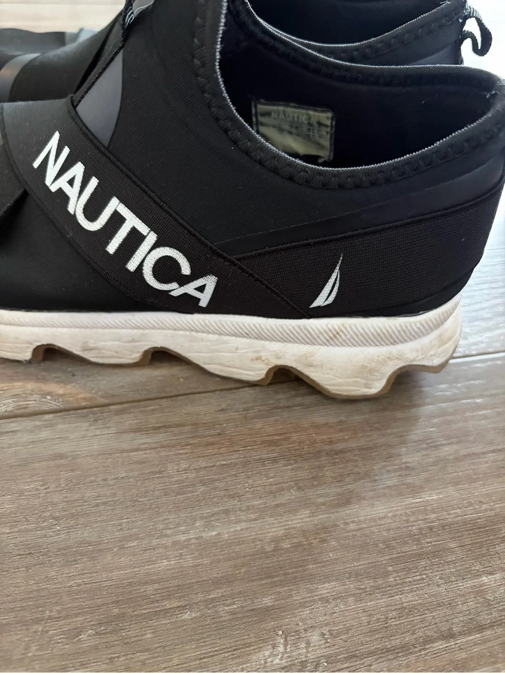 Nautica Women’s Brynlee Crisscross Slip-On Sneakers – Black – Size 8 - Picture 2 of 5